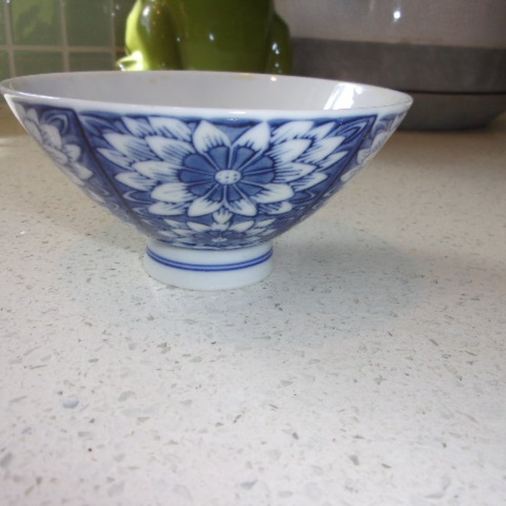 Chrysanthemum Rice Bowl Blue & White - Picture 1 of 3